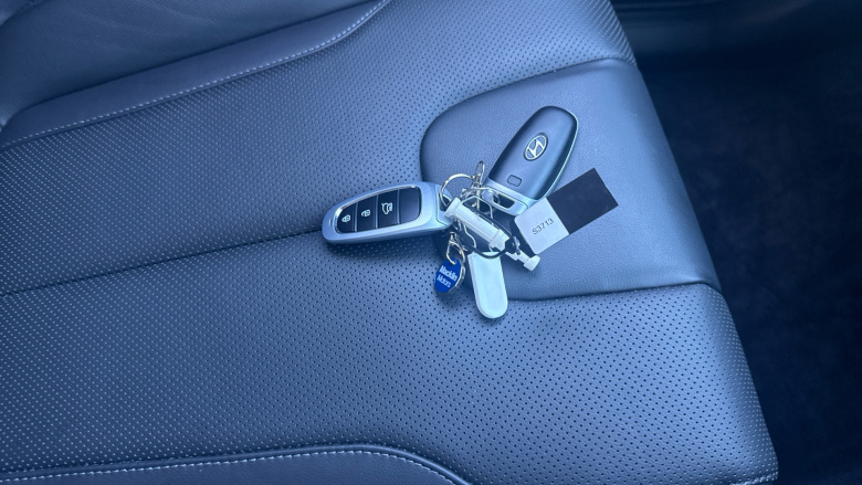 Hyundai SANTA FE 1.6 TGDi Hybrid Premium 5dr 4WD Auto Hybrid Estate